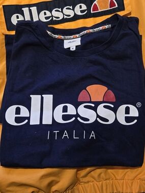 ellesse Italia Yellow Jacket Hood -Navy Graphic Tee with Orange Logo